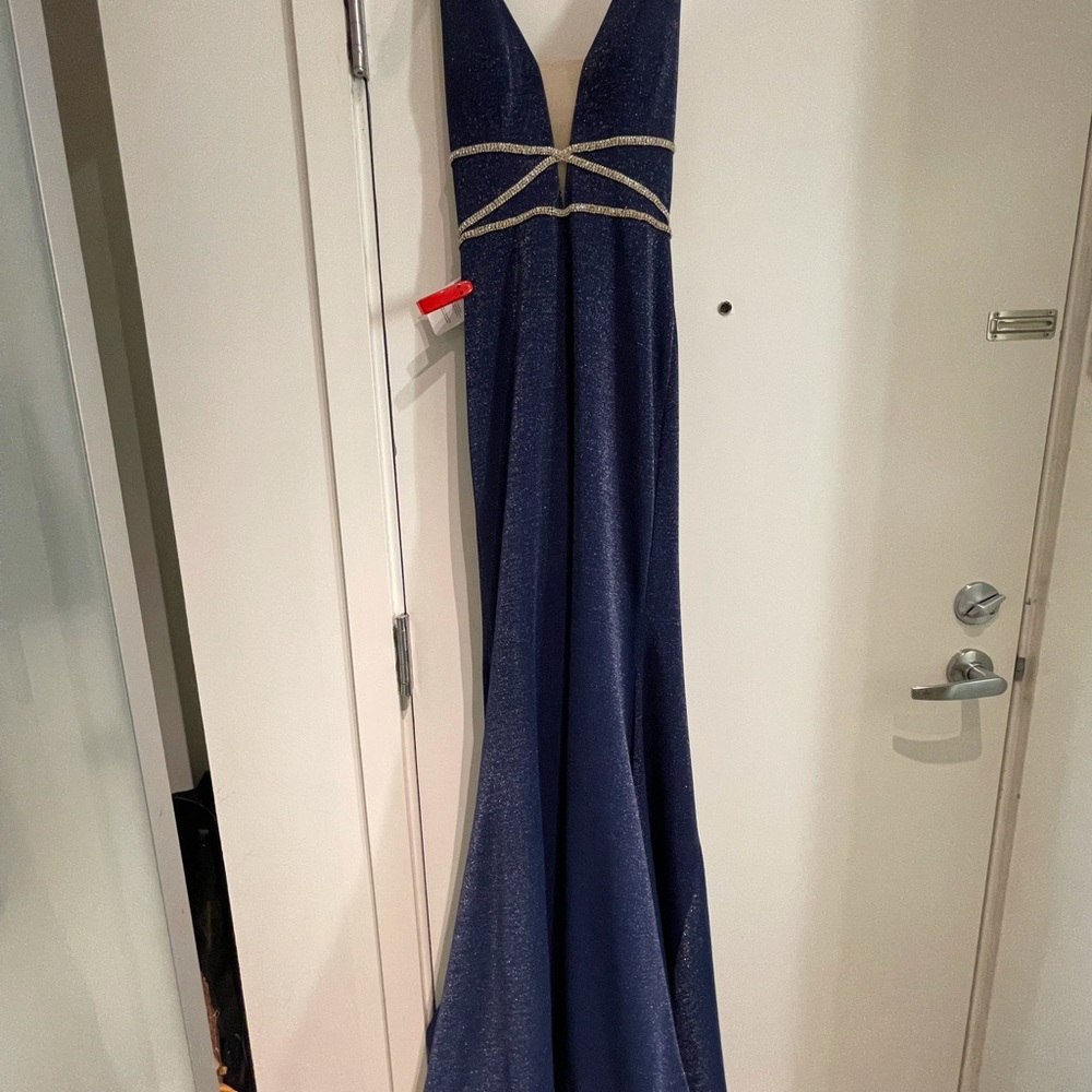 Mac Duggal plunge halter dress - Picture 4 of 5